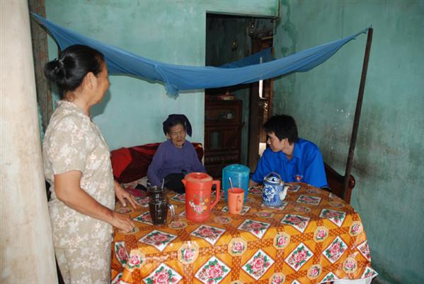 Tuổi trẻ Tổng công ty Khánh Việt với hoạt động “Uống nước nhớ nguồn” và “Thắp nến tri ân”.